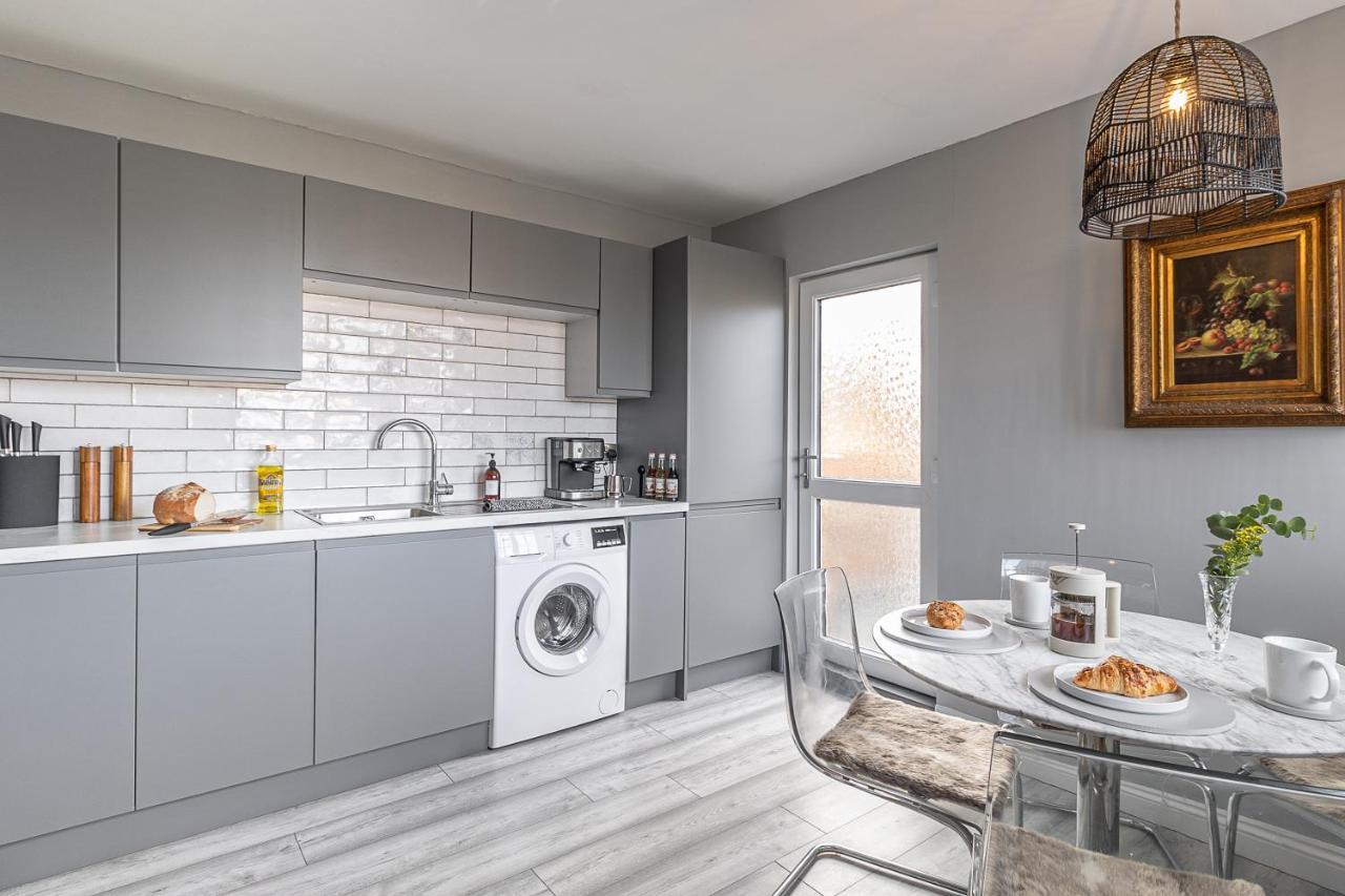 Crescent View Apartment *